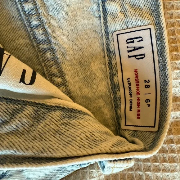 Gap Cropped Barrel Jeans - petite - Picture 2 of 3